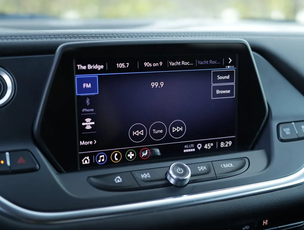 Used 2021 Summit White Chevrolet 1LT image 12