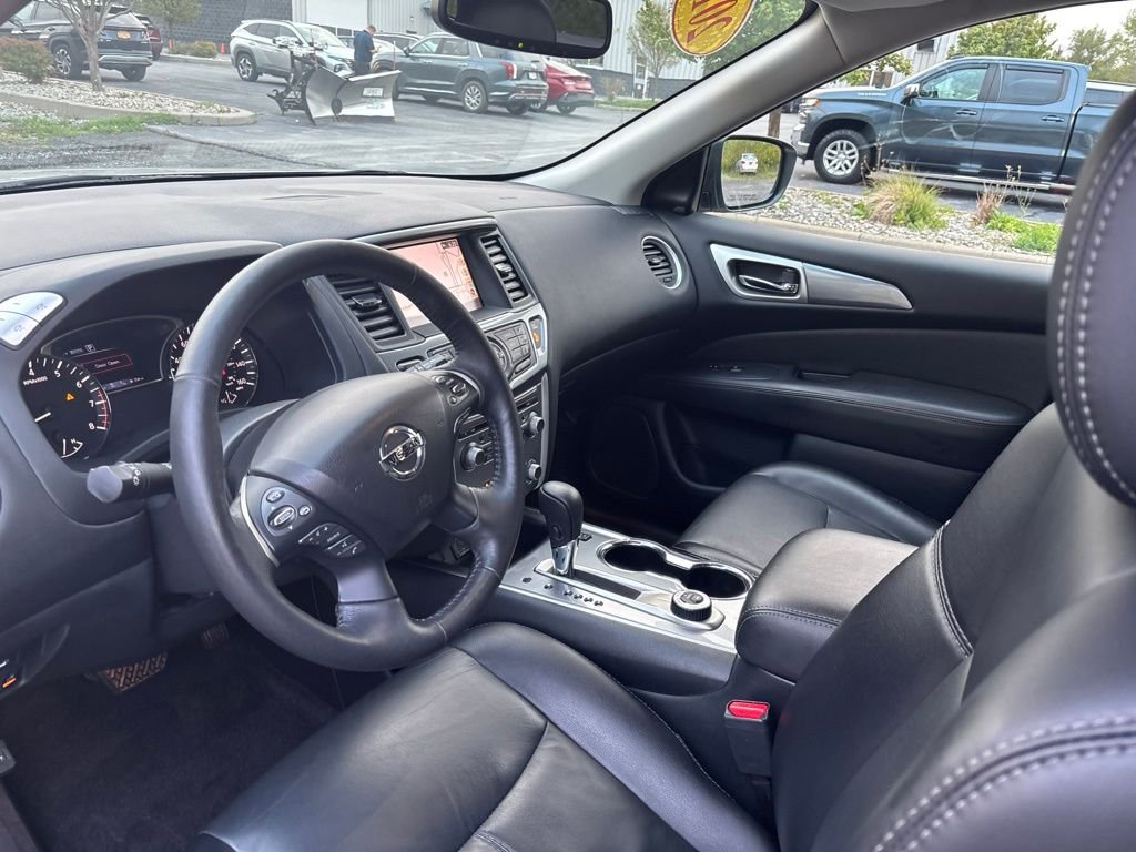 Used 2019 Silver Nissan SL image 16
