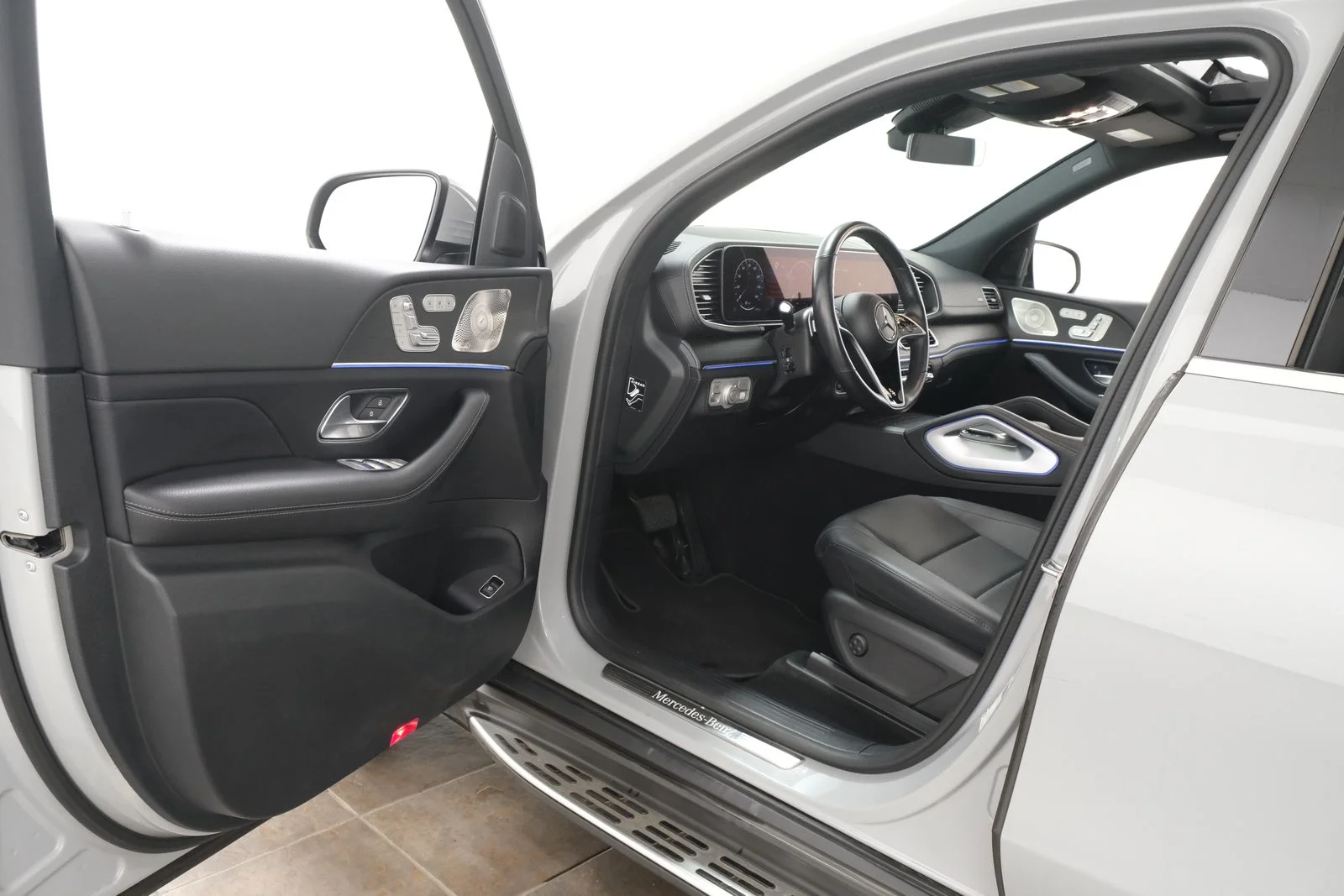 Used 2024 White Mercedes-Benz GLE 450 image 28