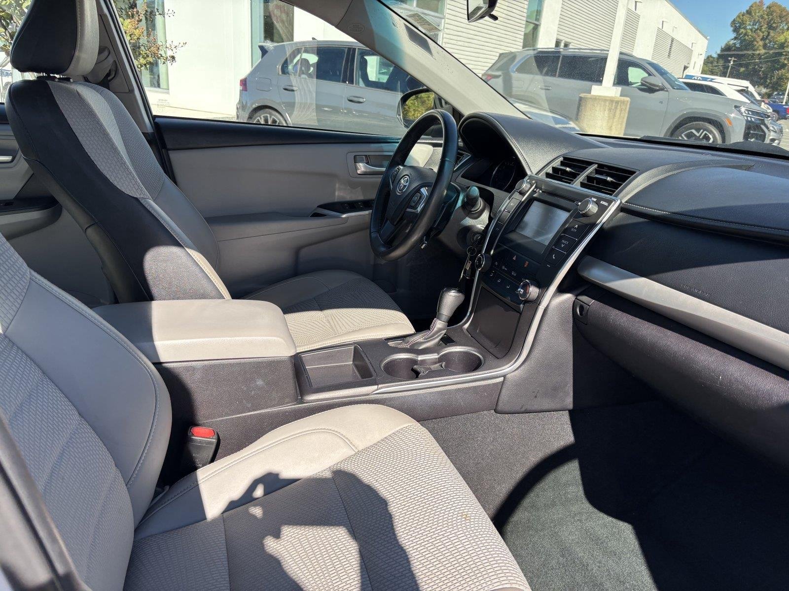 Used 2017 Blizzard Pearl Toyota SE image 29