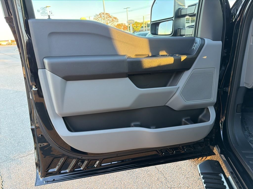 2026 Ford F-350 Super Duty Chassis Cab XL - Photo 13