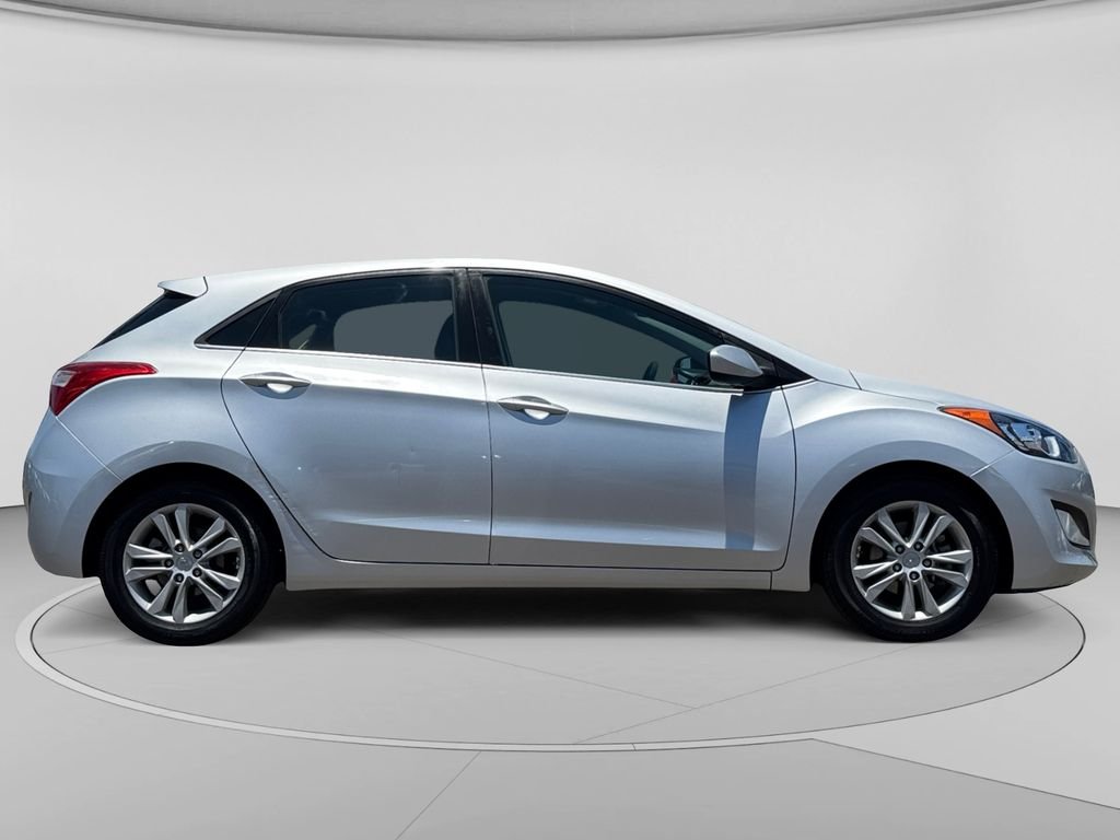 Used 2014 Shimmering Silver Hyundai Base image 31