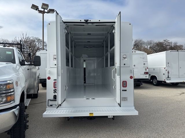 New 2025 Summit White Chevrolet 1WT image 8