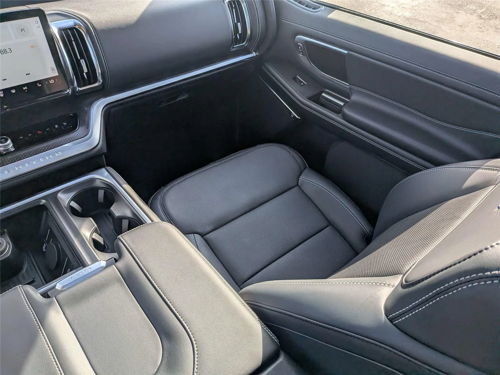 New 2027 Agate Black Metallic Ford MAX Platinum image 19