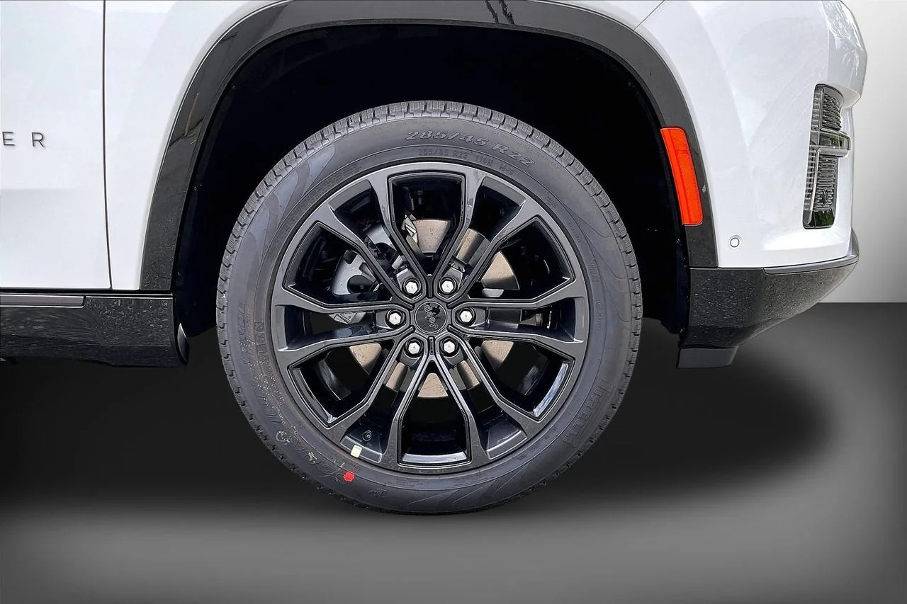 New 2026 Bright White Clearcoat Jeep Summit Obsidian image 36
