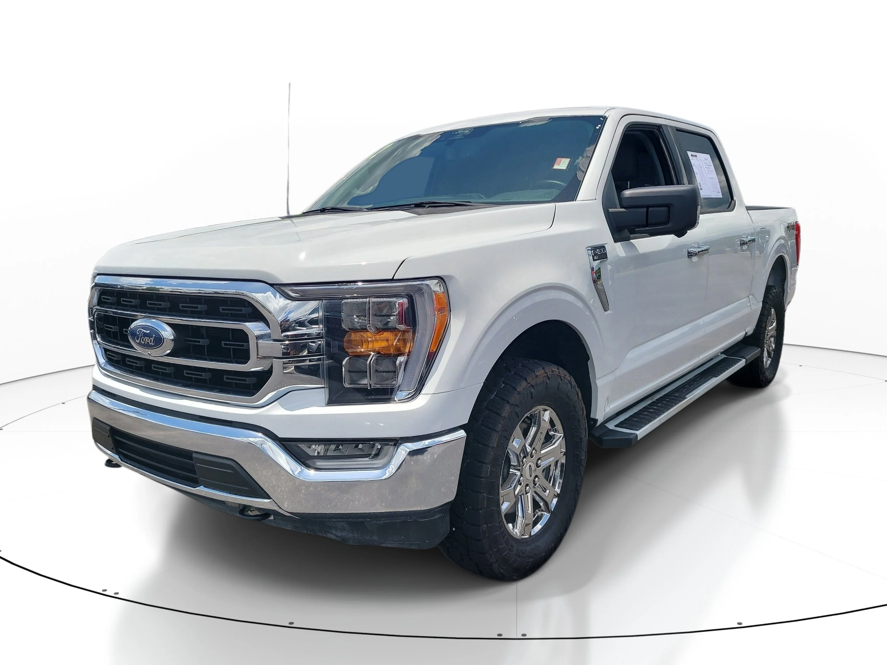 Used 2022 Oxford White Ford XLT image 3