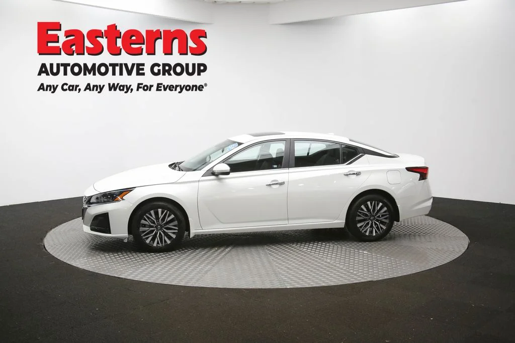 Used 2024 White Nissan 2.5 SV image 59