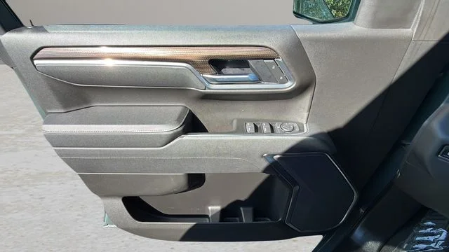 Used 2025 Gray Chevrolet LT image 17