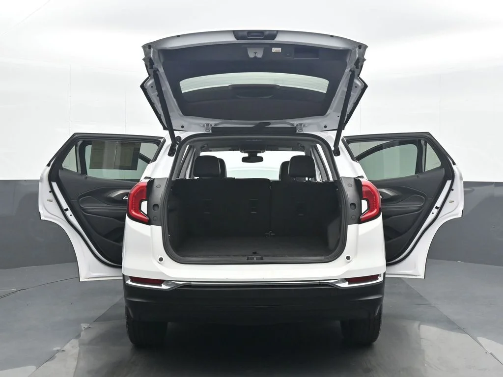 Used 2024 White GMC SLT image 36