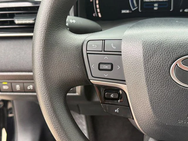 2025 Toyota Camry LE - Photo 16