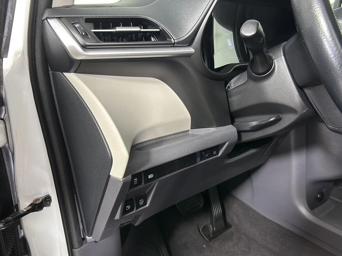 Certified Used 2021 Blizzard Pearl Toyota XLE image 29