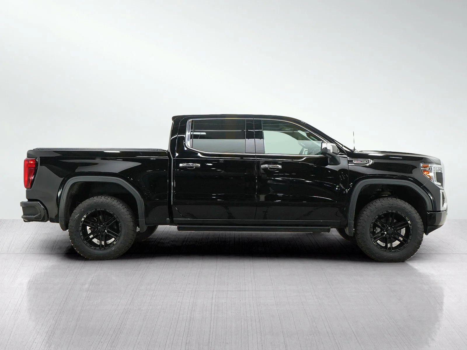 Used 2019 Black GMC Denali image 6
