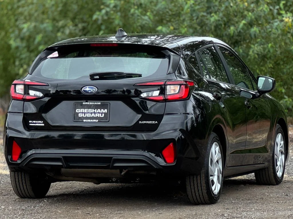 Used 2025 Crystal Black Silica Subaru Base image 7