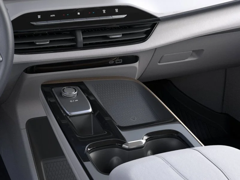 New 2026 IRIDESCENT WHITE TRICOAT Buick Avenir image 23