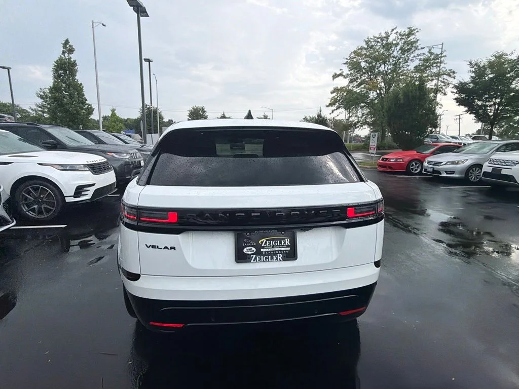 Used 2025 White Land Rover Dynamic HSE image 4