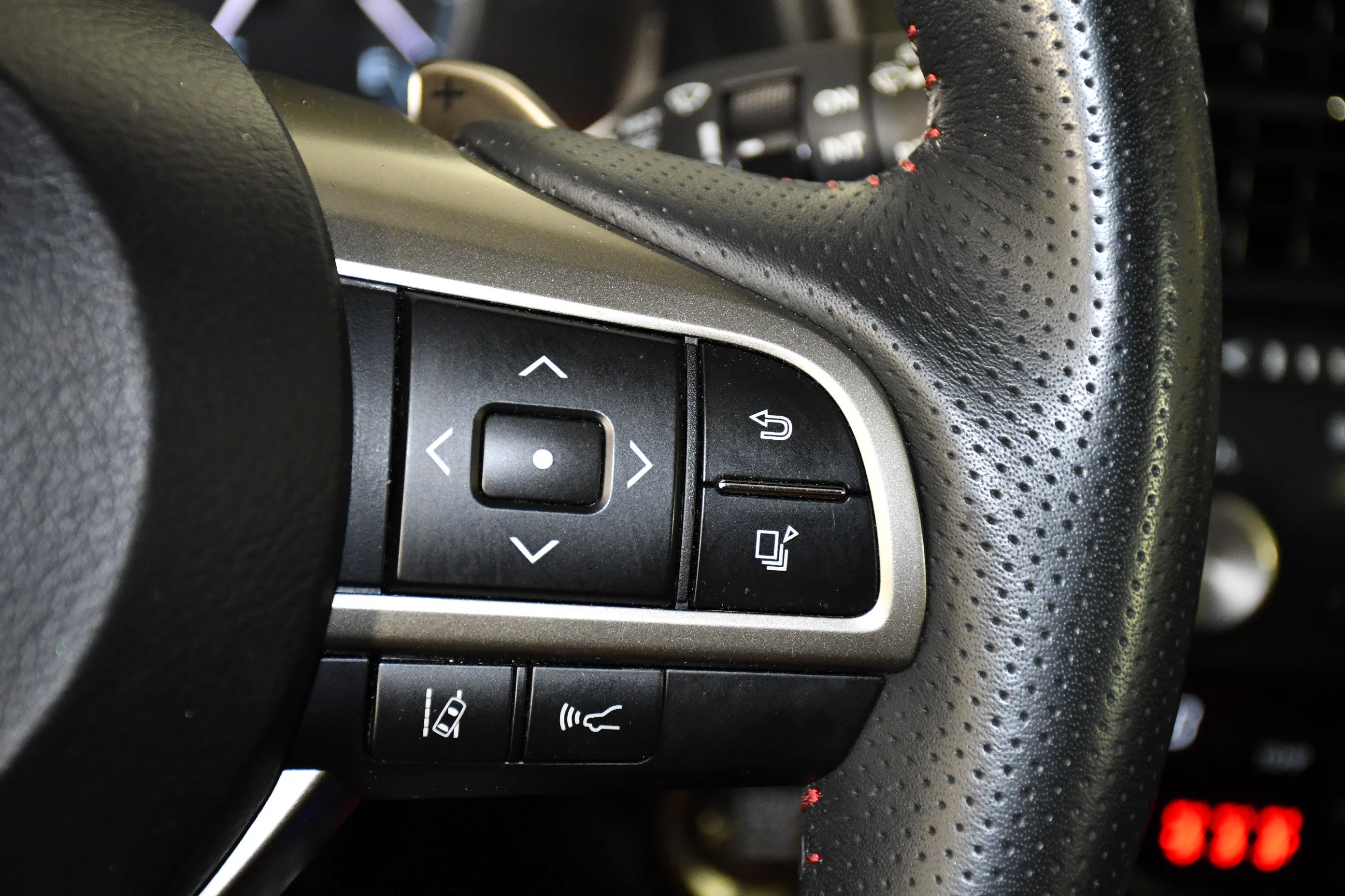Used 2022 Ultra White Lexus RX 350 F SPORT Handling image 21