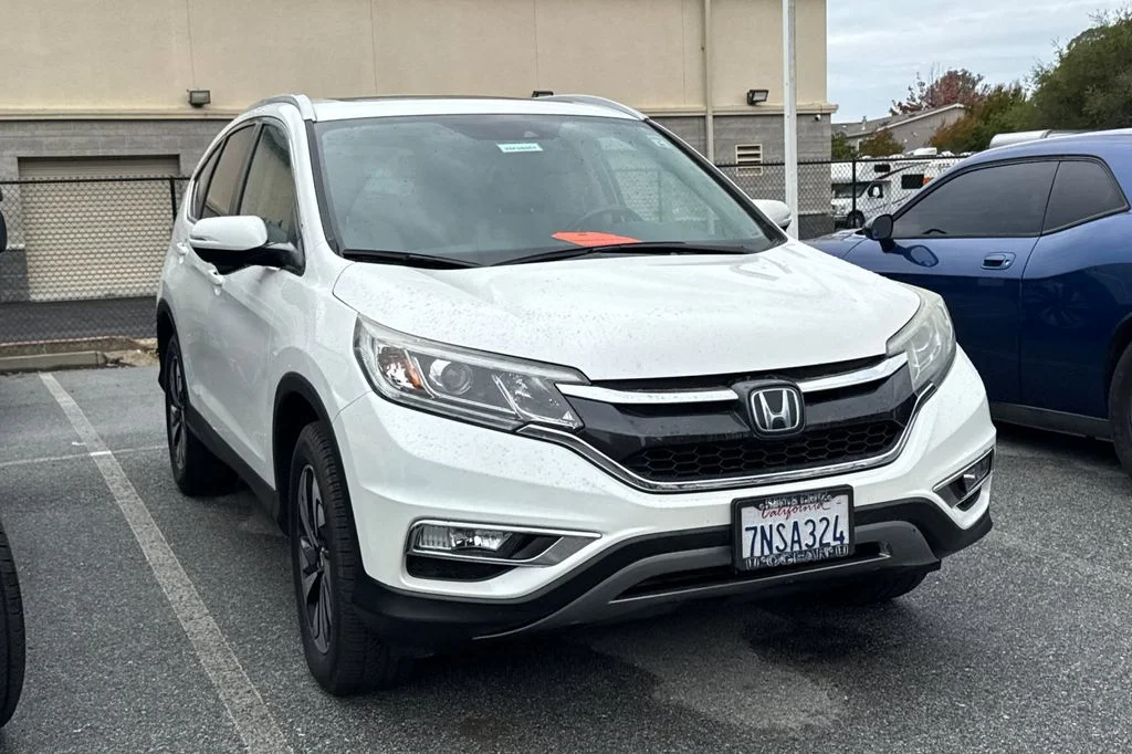 Used 2015 White Diamond Pearl Honda Touring image 2