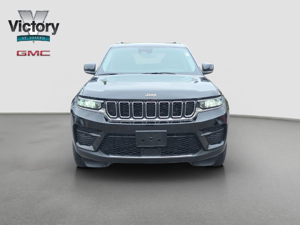 Used 2023 Jeep Grand Cherokee Laredo with VIN 1C4RJHAG3PC670584 for sale in Kansas City