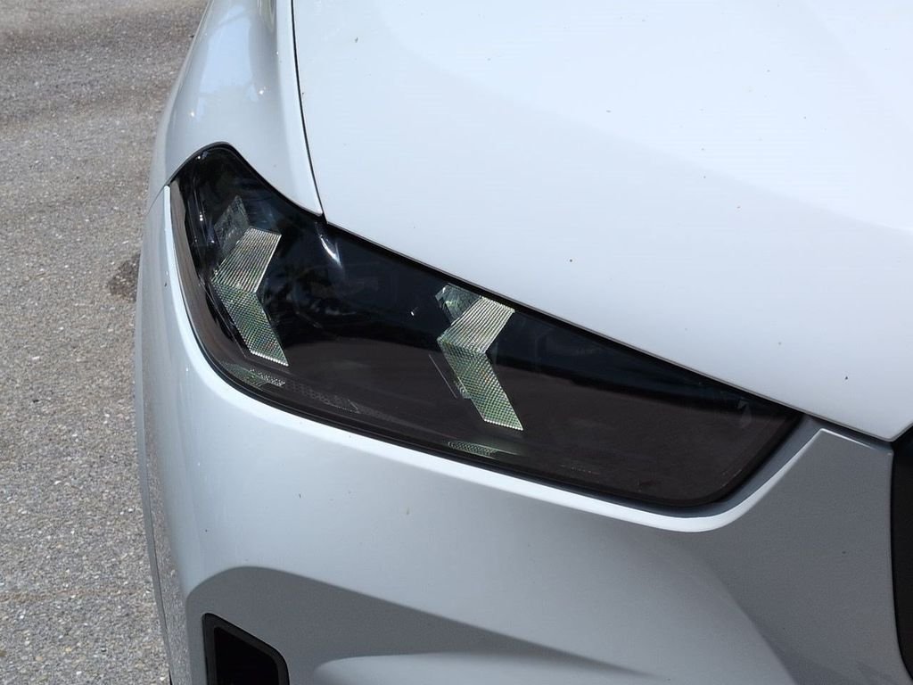 New 2026 Alpine White BMW xDrive40i image 10