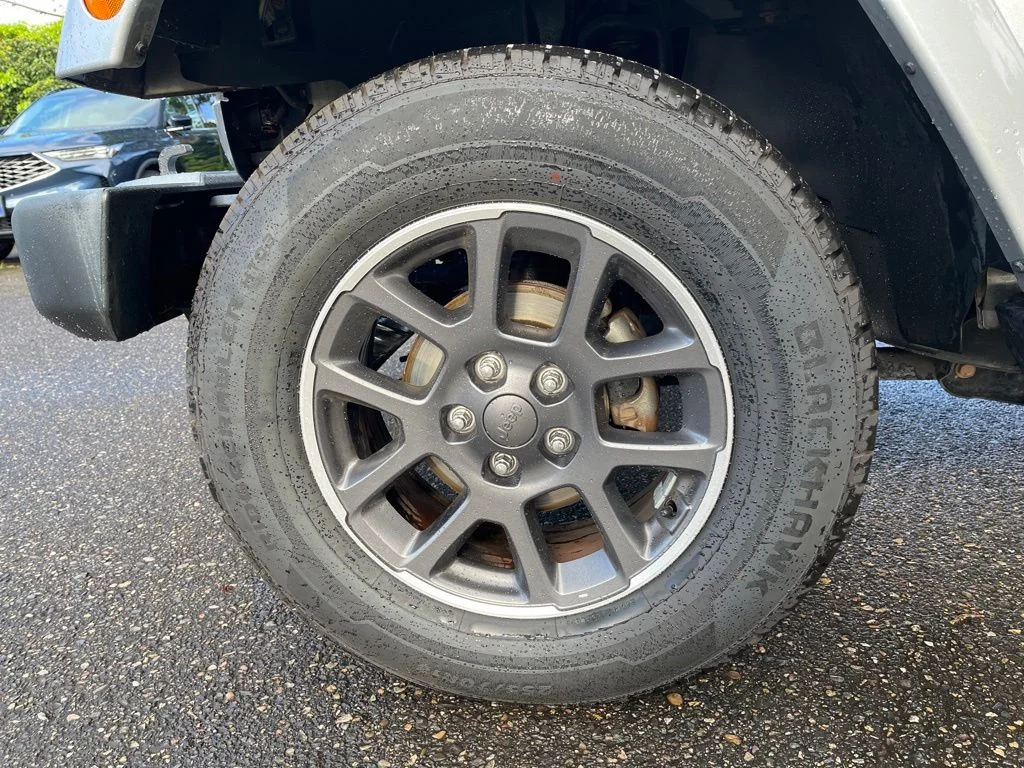 Used 2018 Silver Jeep Unlimited Sahara image 8