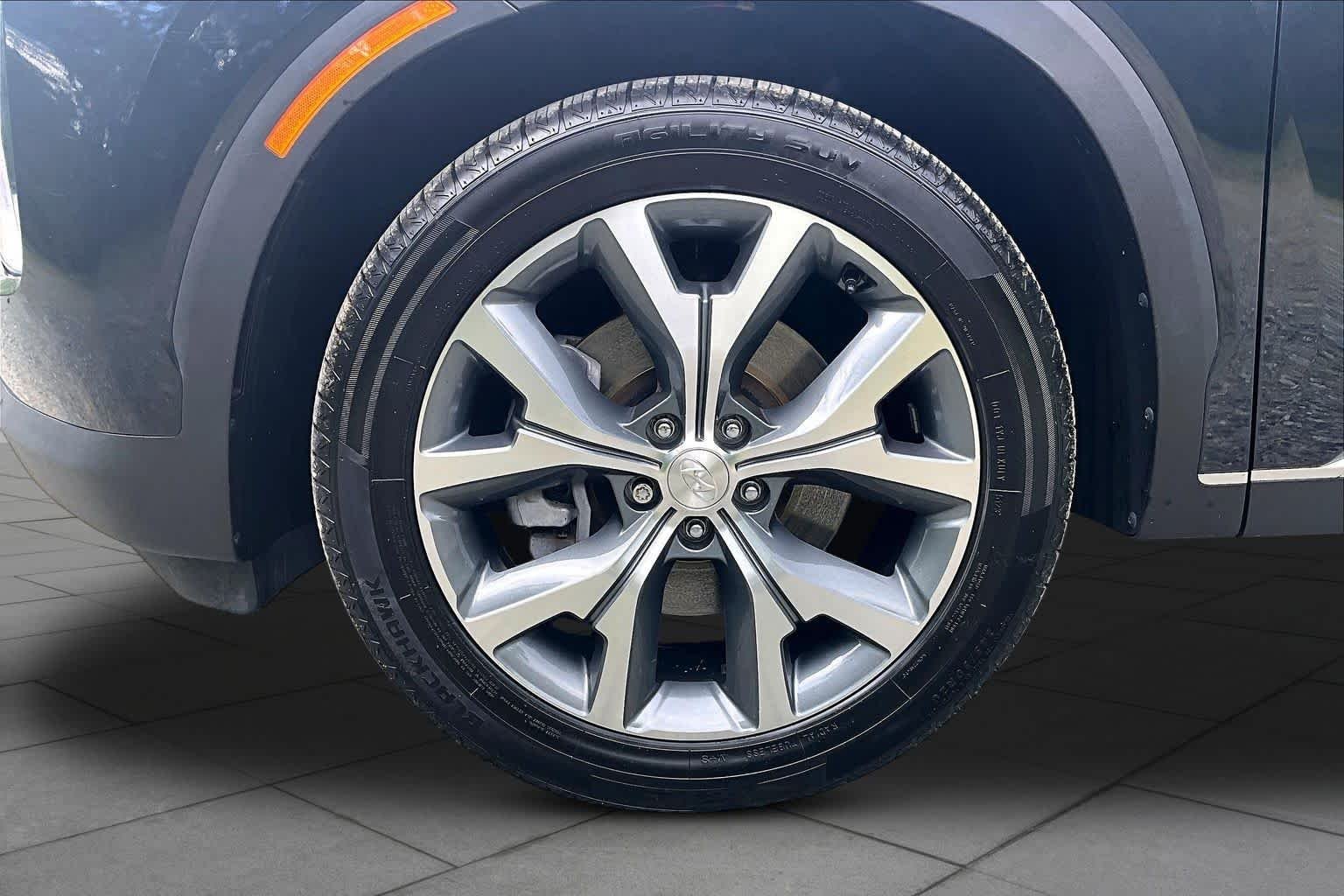 Used 2021 Moonlight Cloud Hyundai SEL image 11