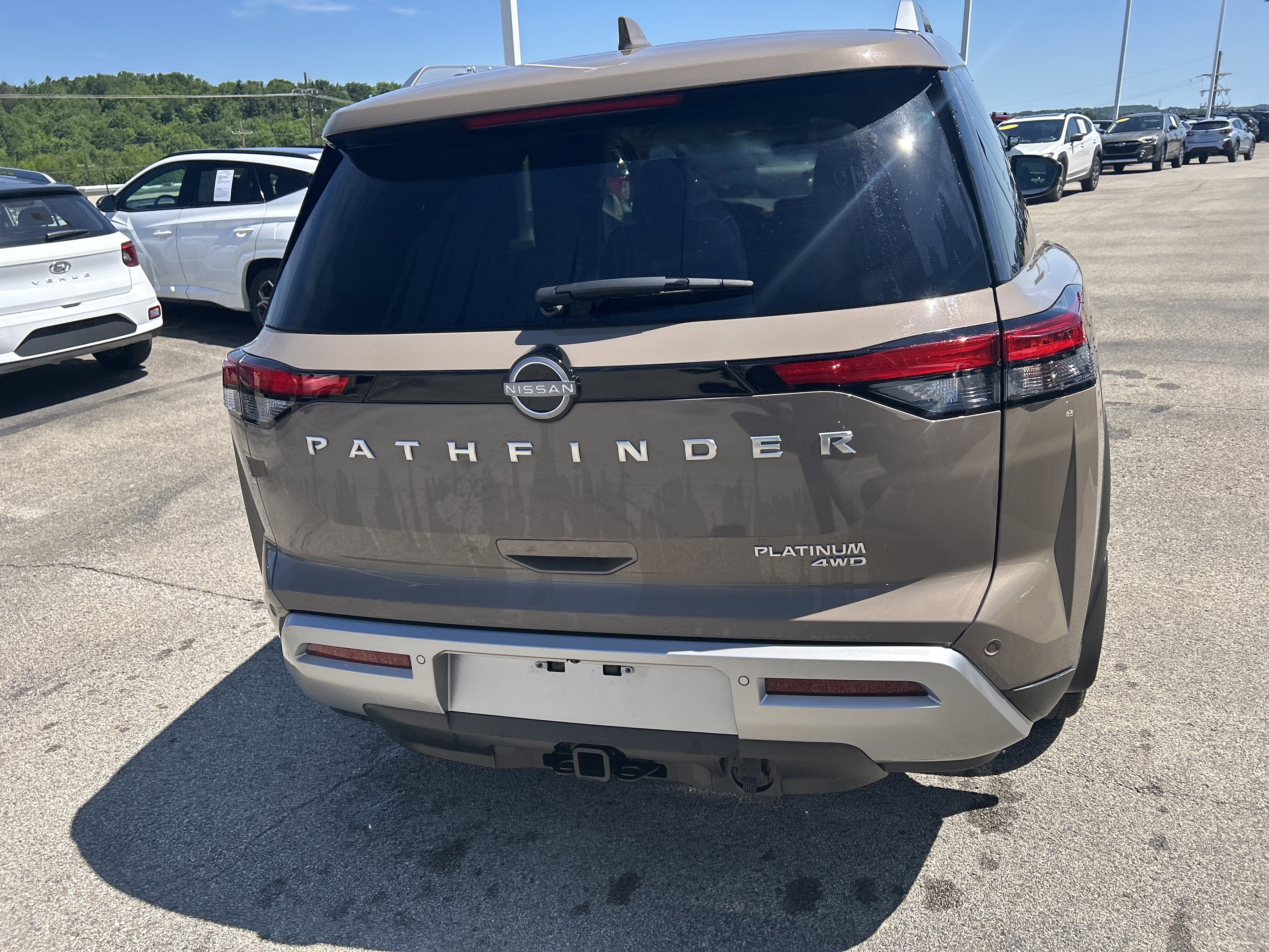 2025 Nissan Pathfinder Platinum - Photo 6