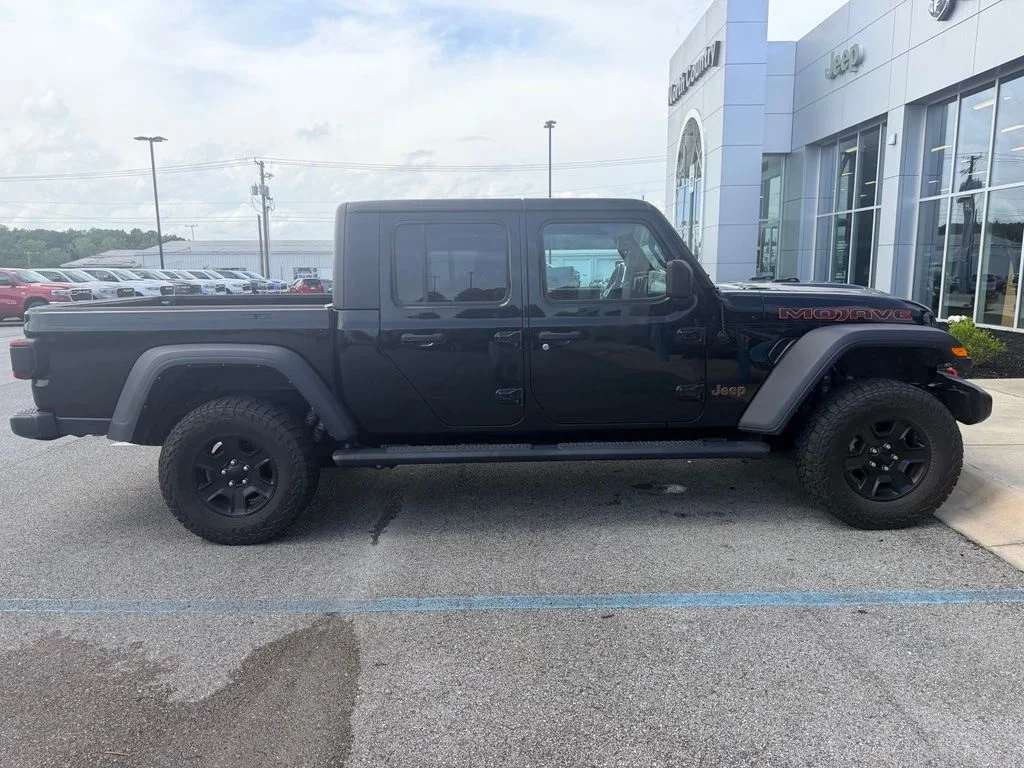 Used 2023 Black Jeep Mojave image 1