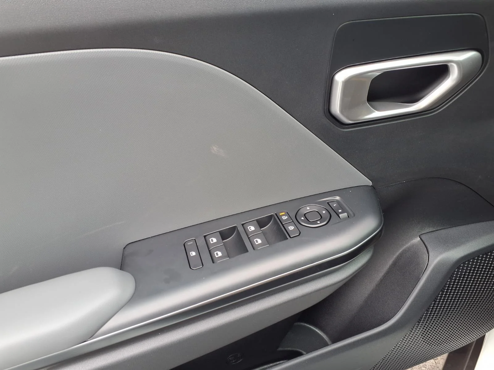 New 2026 Snow White Pearl Kia LXS image 11
