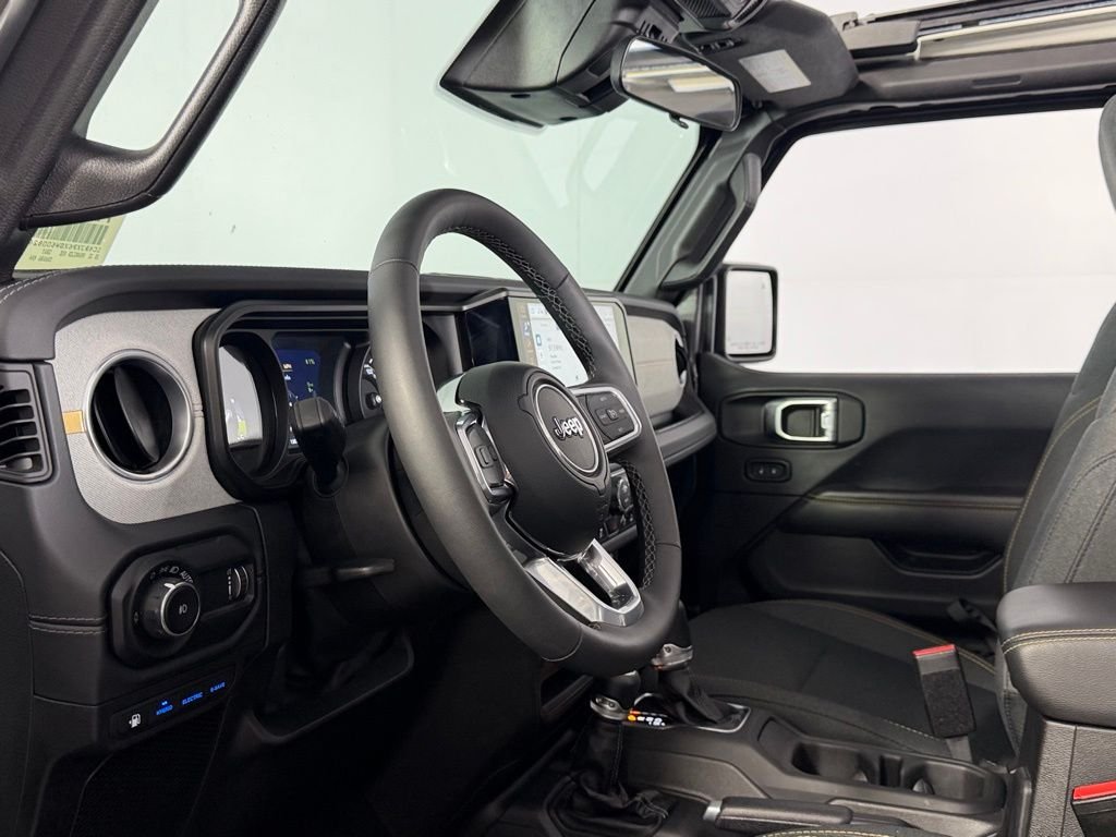 Used 2025 Crystal Metallic Jeep Sahara 4xe image 21