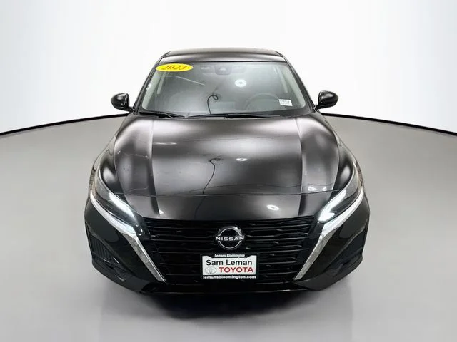 Used 2023 Black Nissan 2.5 SV image 2