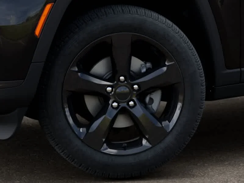New 2025 Diamond Black Crystal Pearl-Coat Exterior Paint Jeep Limited image 8