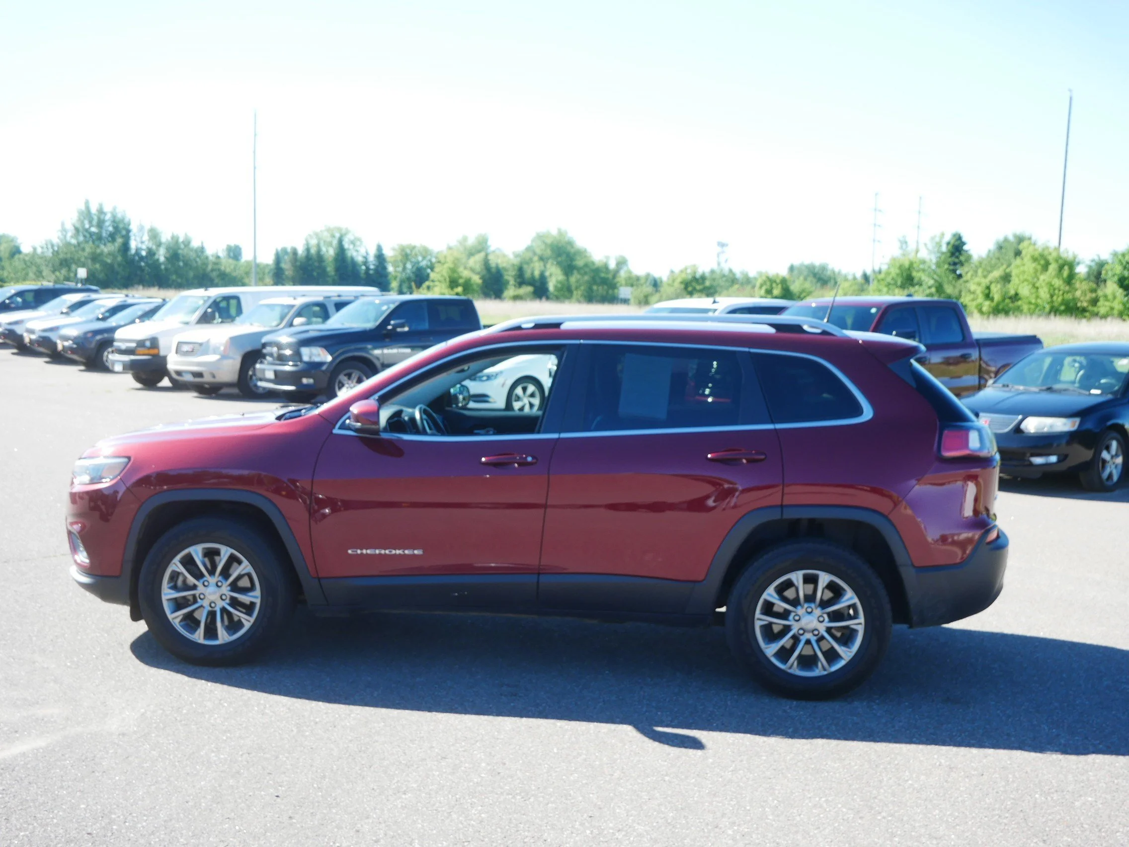 Used 2020 Velvet Red Pearlcoat Jeep Latitude Plus image 4