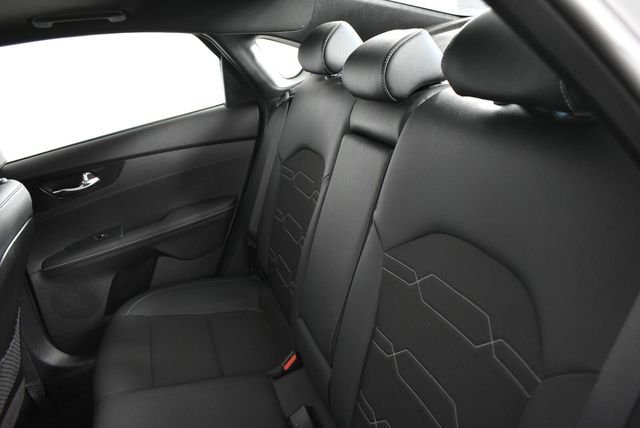 Used 2022 White Kia GT-Line image 23