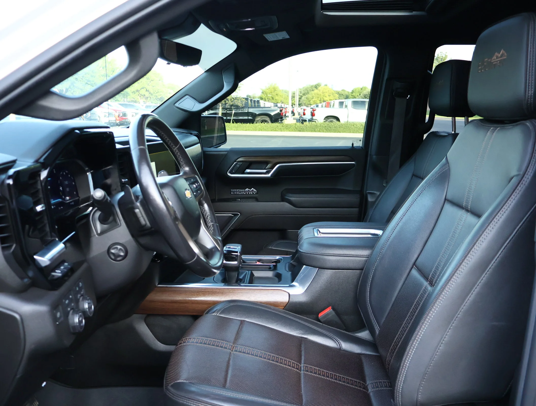 Used 2022 Iridescent Pearl Tricoat Chevrolet High Country image 13