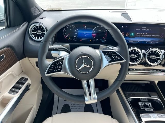 New 2026 Polar White Mercedes-Benz GLB 250 image 8