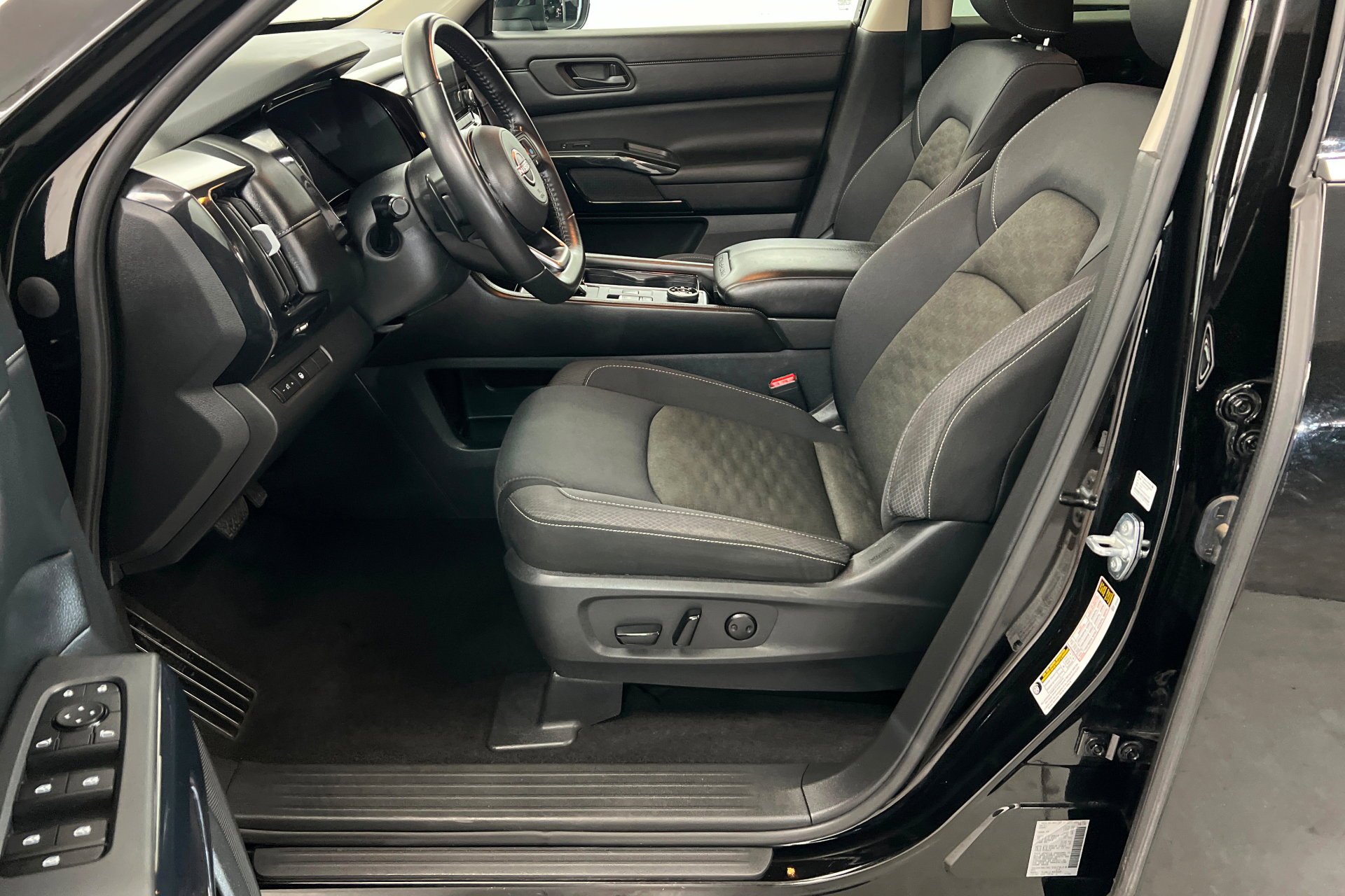 2024 Nissan Pathfinder SV - Photo 18