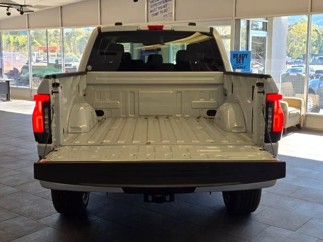 2025 Ford F-150 Lightning Flash - Photo 18