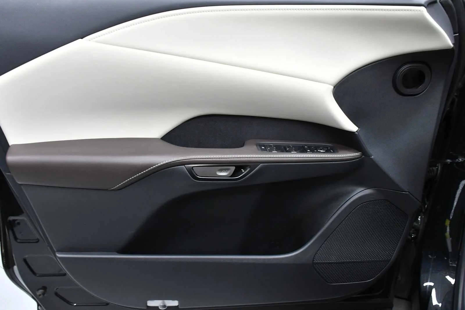 Certified Used 2023 CAVIAR Lexus Premium Plus image 15