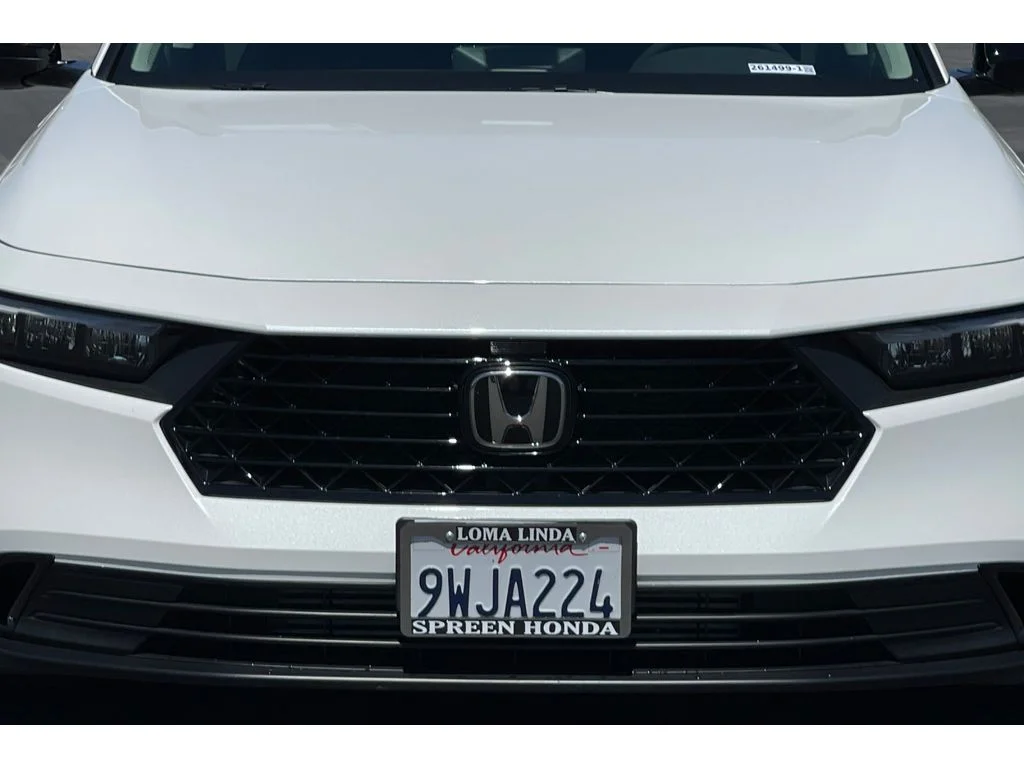 Used 2025 Platinum White Pearl Honda SE image 13