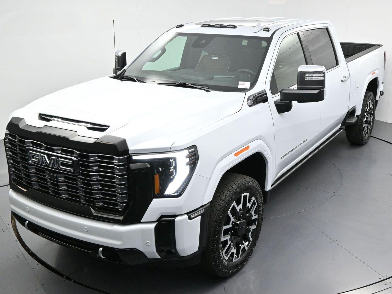 Used 2026 Glacier White Tricoat GMC Denali Ultimate image 43