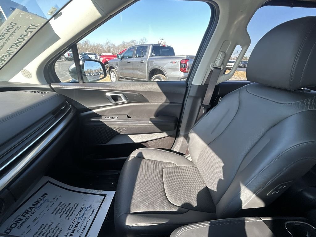 Used 2025 Blue Kia SX Prestige image 13