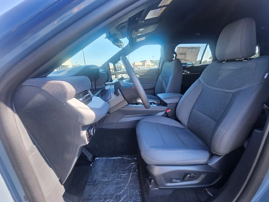 New 2027 Vapor Blue Metallic Ford Active image 4
