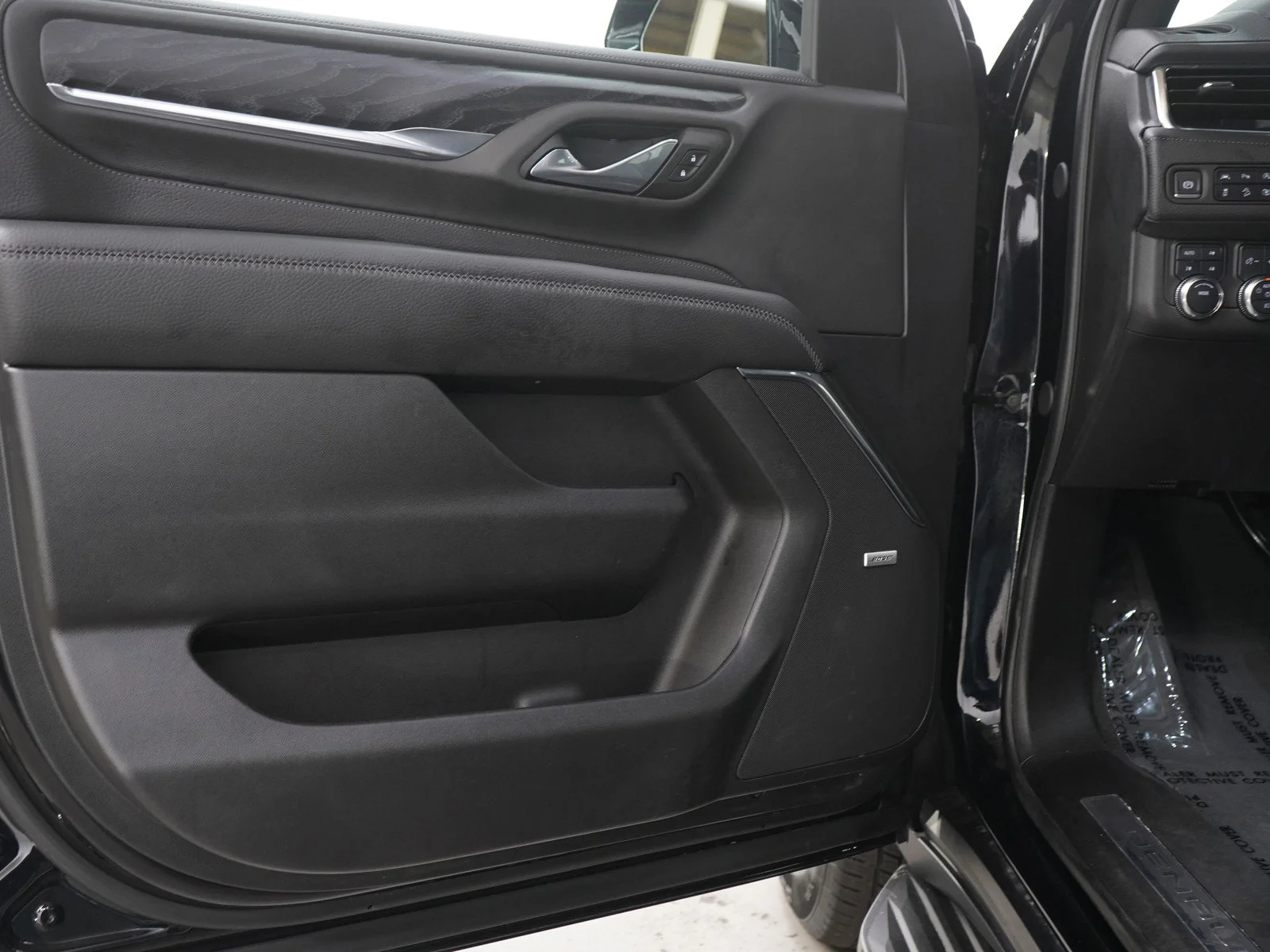 Used 2024 Onyx Black GMC Denali image 22