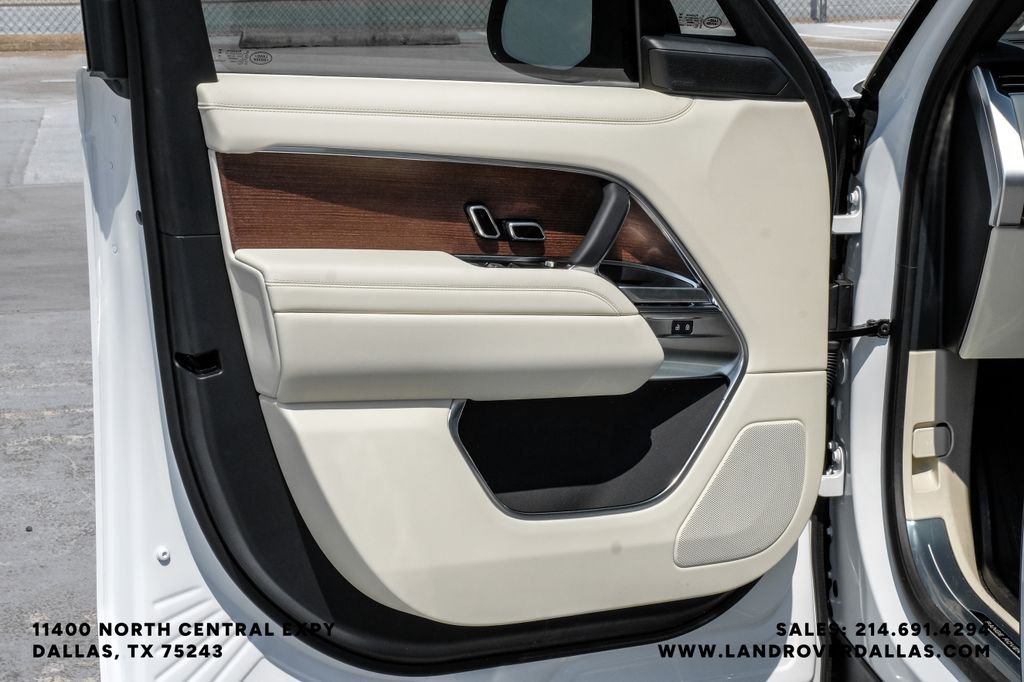New 2027 Fuji White Land Rover SE image 41