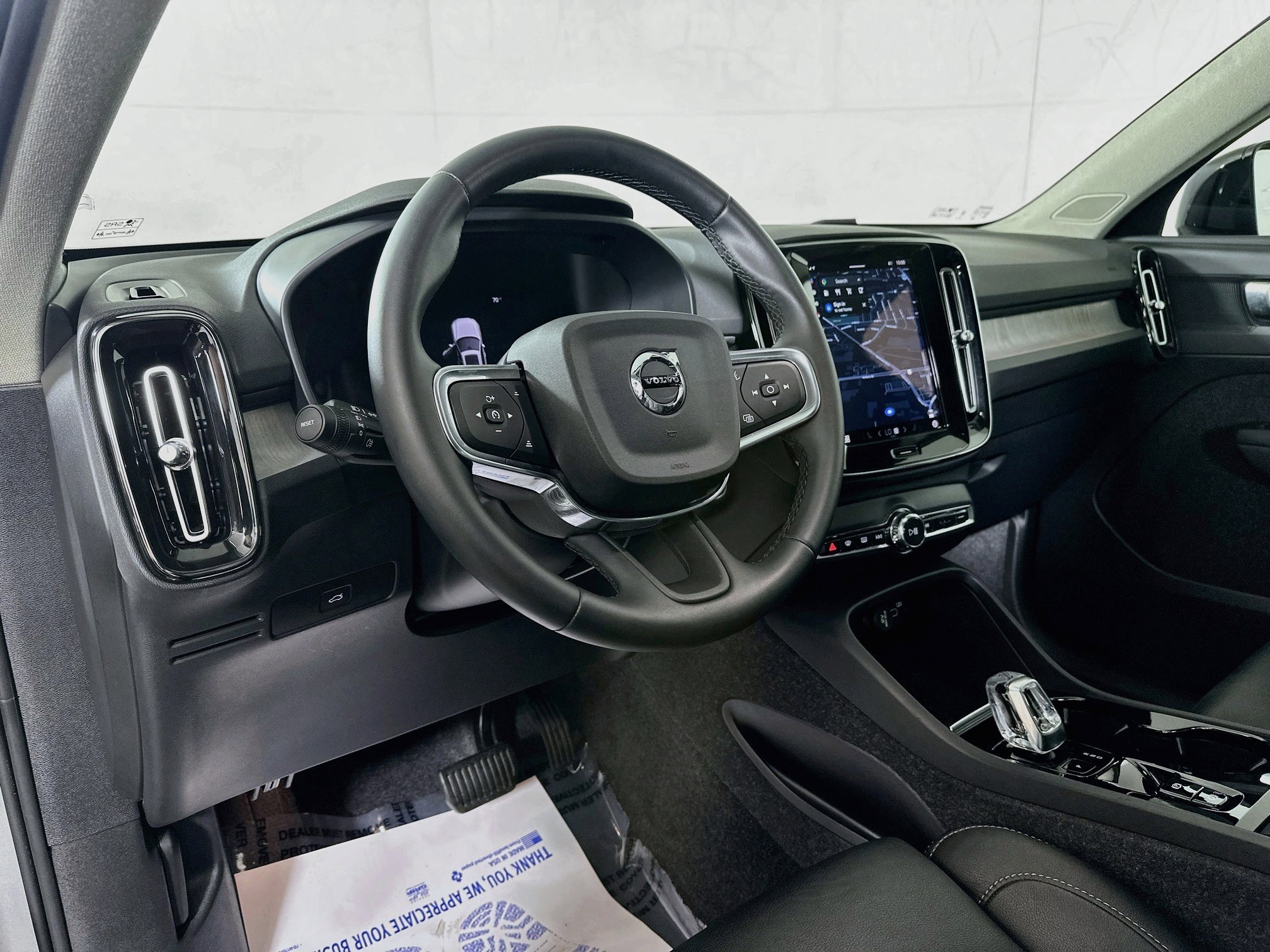 2025 Volvo XC40 Plus - Photo 9