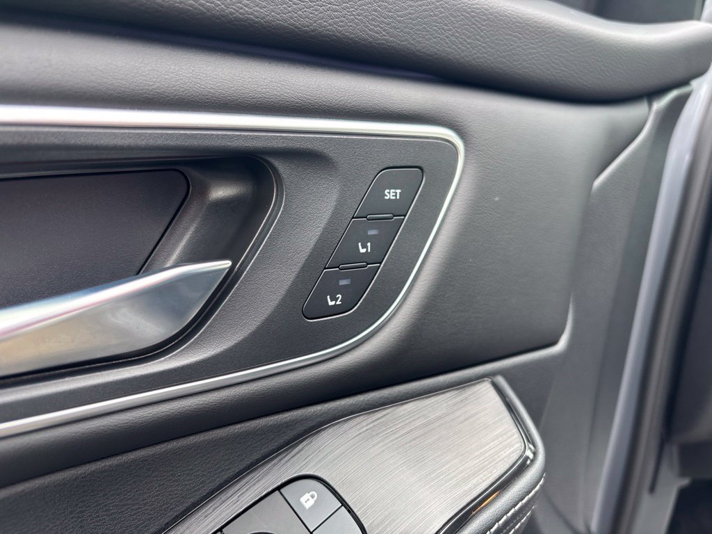 Used 2025 Gray Nissan Platinum image 19