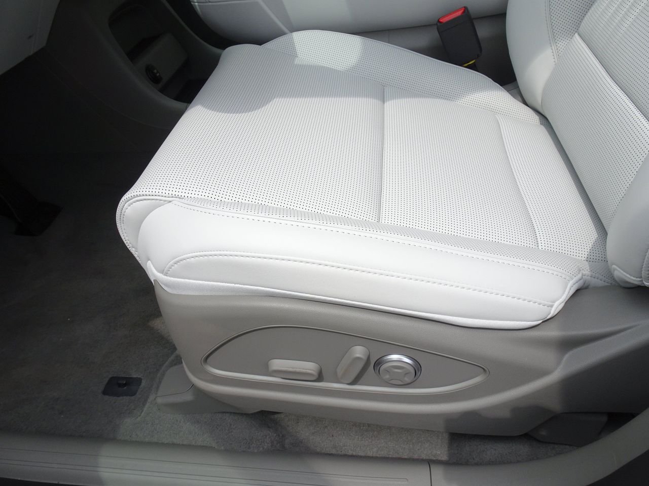 New 2026 Gray Hyundai SEL Premium AWD image 9