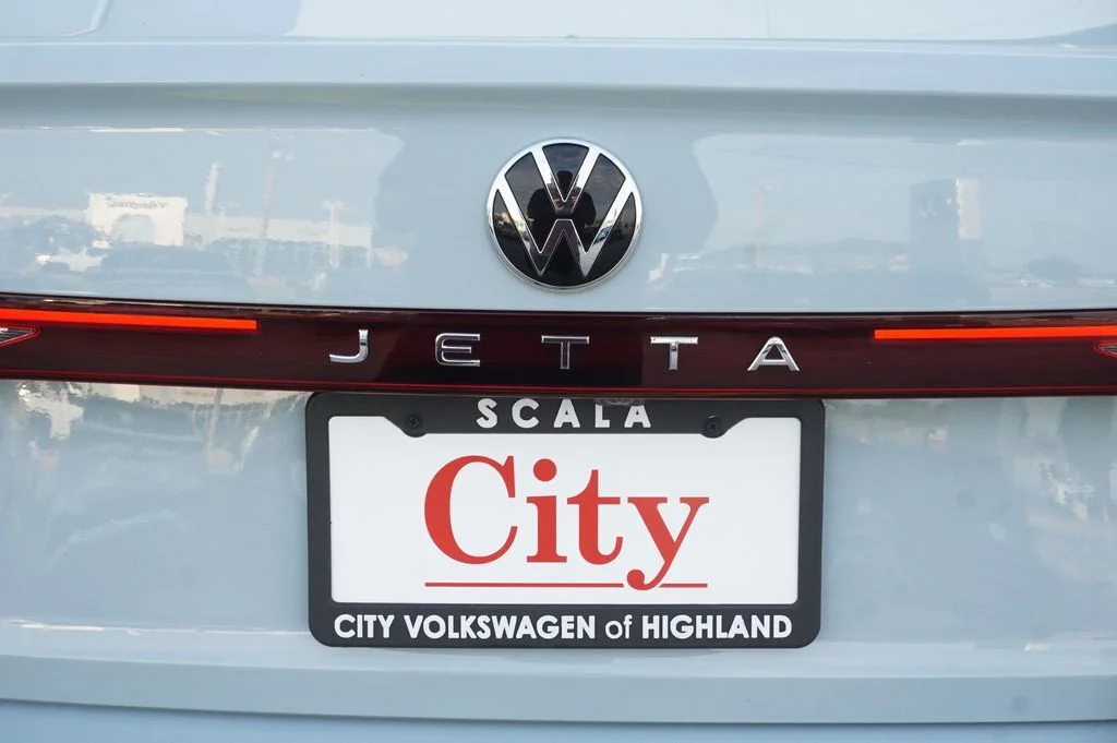 Certified Used 2025 Gray Volkswagen 1.5T SE image 32