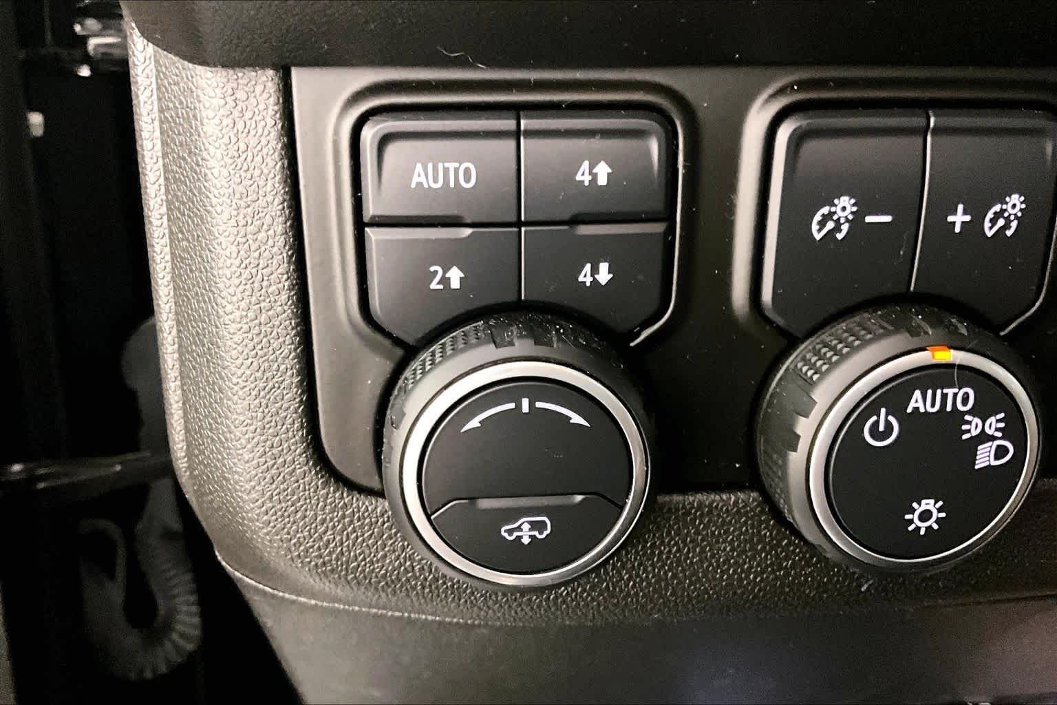 Used 2021 BLACK Chevrolet Z71 image 35