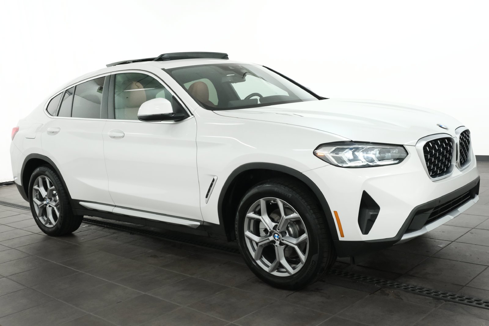 Certified Used 2025 White Metallic BMW xDrive30i image 7